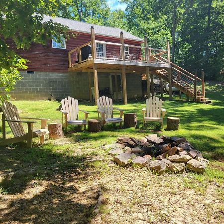 Gas Fireplace, Firepit, And Cedar Adirondack Chair Spencer Luaran gambar