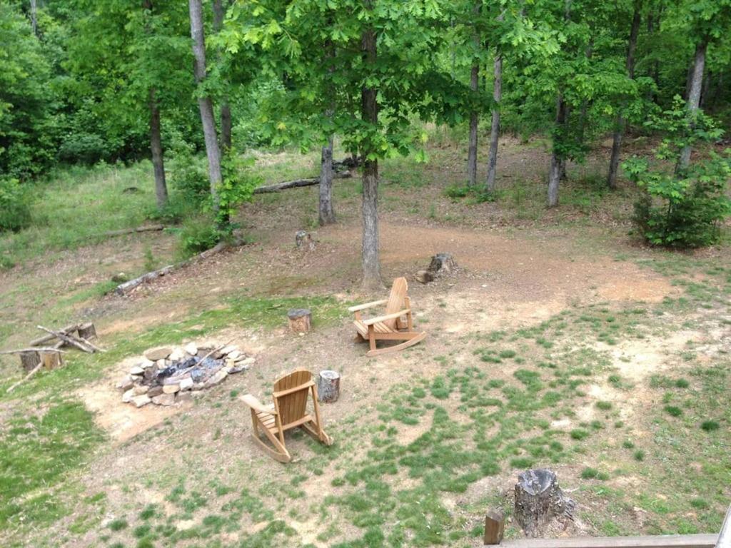 Gas Fireplace, Firepit, And Cedar Adirondack Chair Spencer Luaran gambar