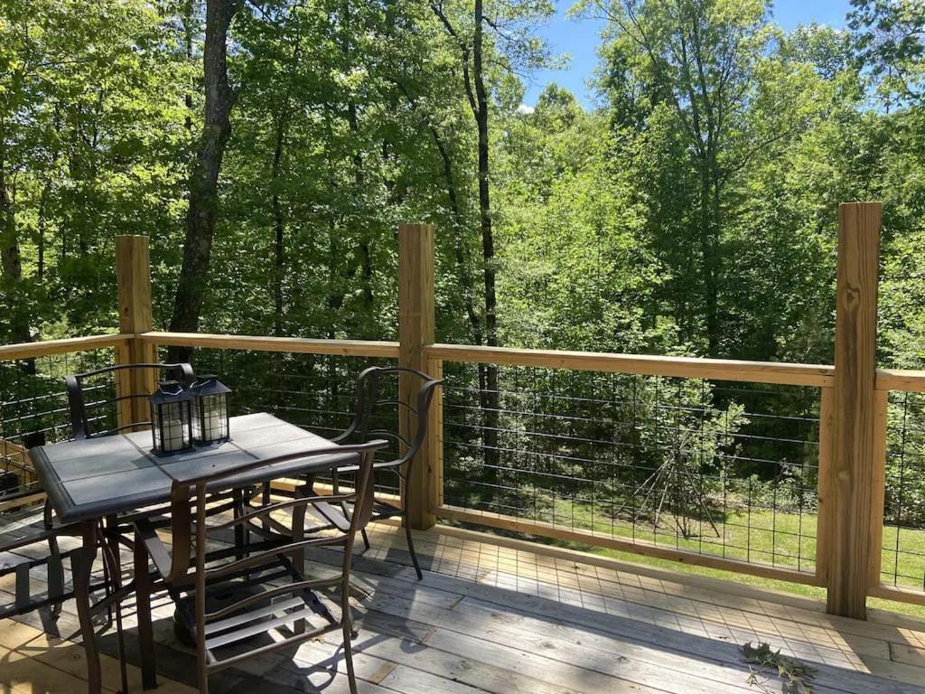 Gas Fireplace, Firepit, And Cedar Adirondack Chair Spencer Luaran gambar