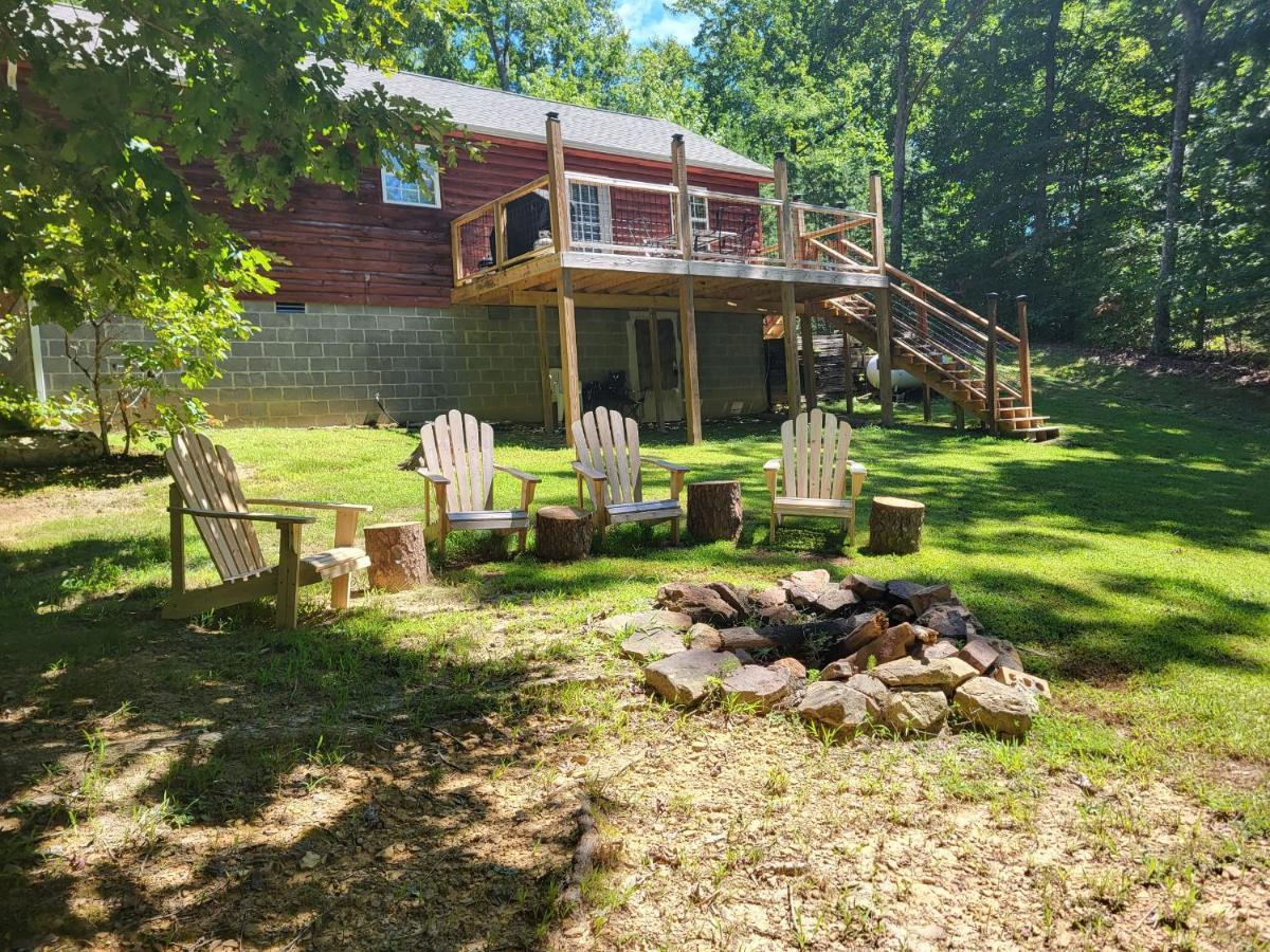 Gas Fireplace, Firepit, And Cedar Adirondack Chair Spencer Luaran gambar